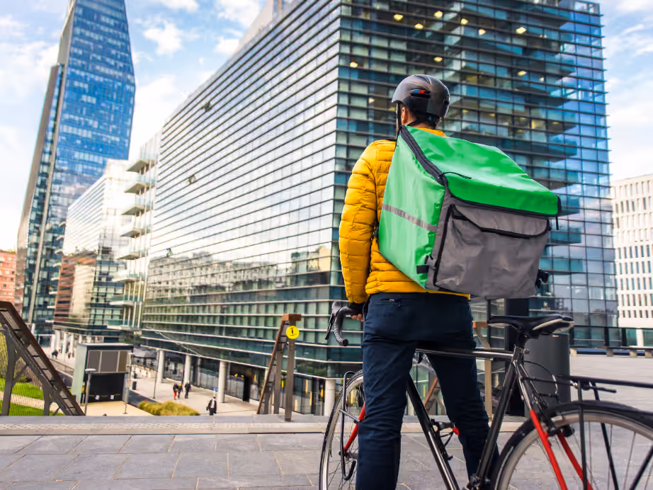 Navigating The Urban Maze In On-Demand Grocery: 5 Effective Last-Mile Delivery Solutions