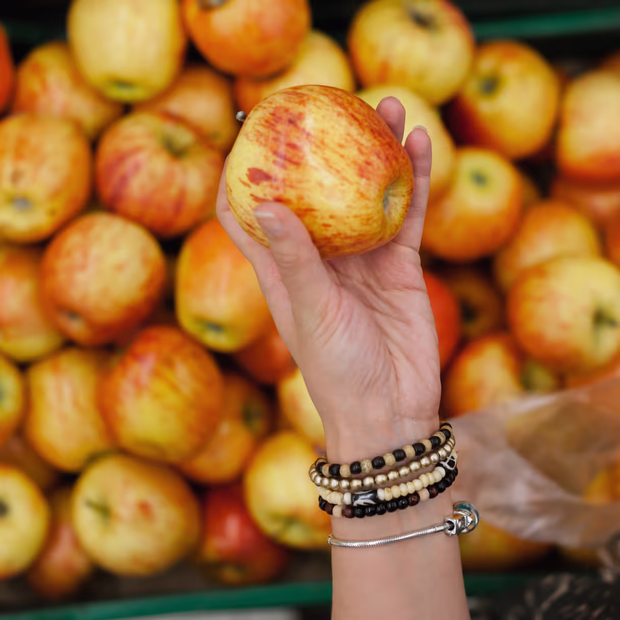 a picture of a hand holding a fresh apple